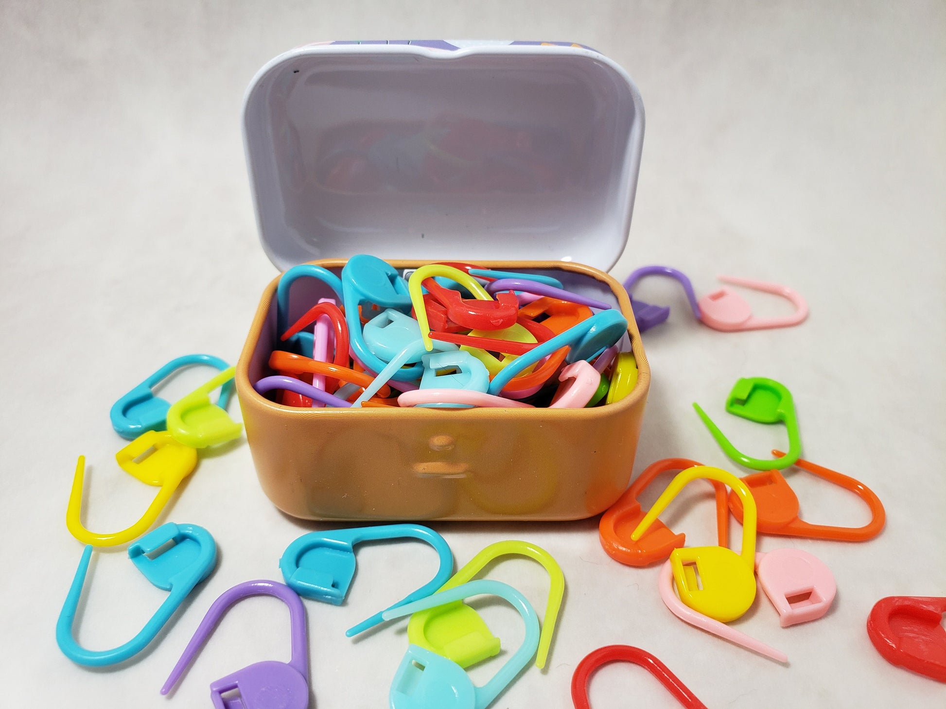 Locking Stitch Markers for Knitting and Crochet, Plastic or metal Bulb Safety Pins, with Small Hinged Notions tin