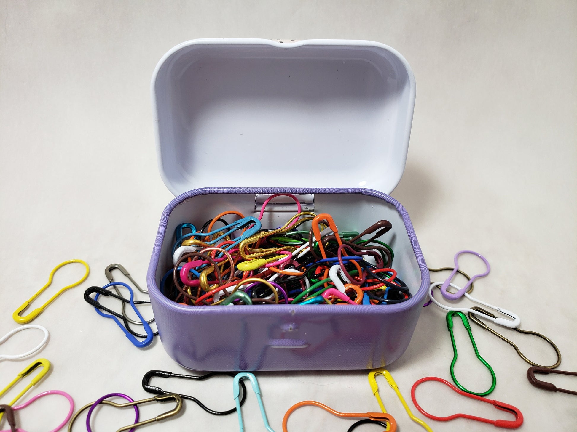 Locking Stitch Markers for Knitting and Crochet, Plastic or metal Bulb Safety Pins, with Small Hinged Notions tin