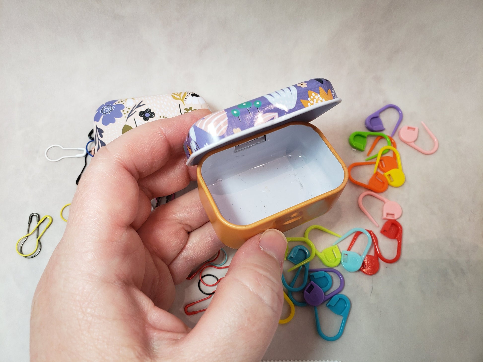 Locking Stitch Markers for Knitting and Crochet, Plastic or metal Bulb Safety Pins, with Small Hinged Notions tin