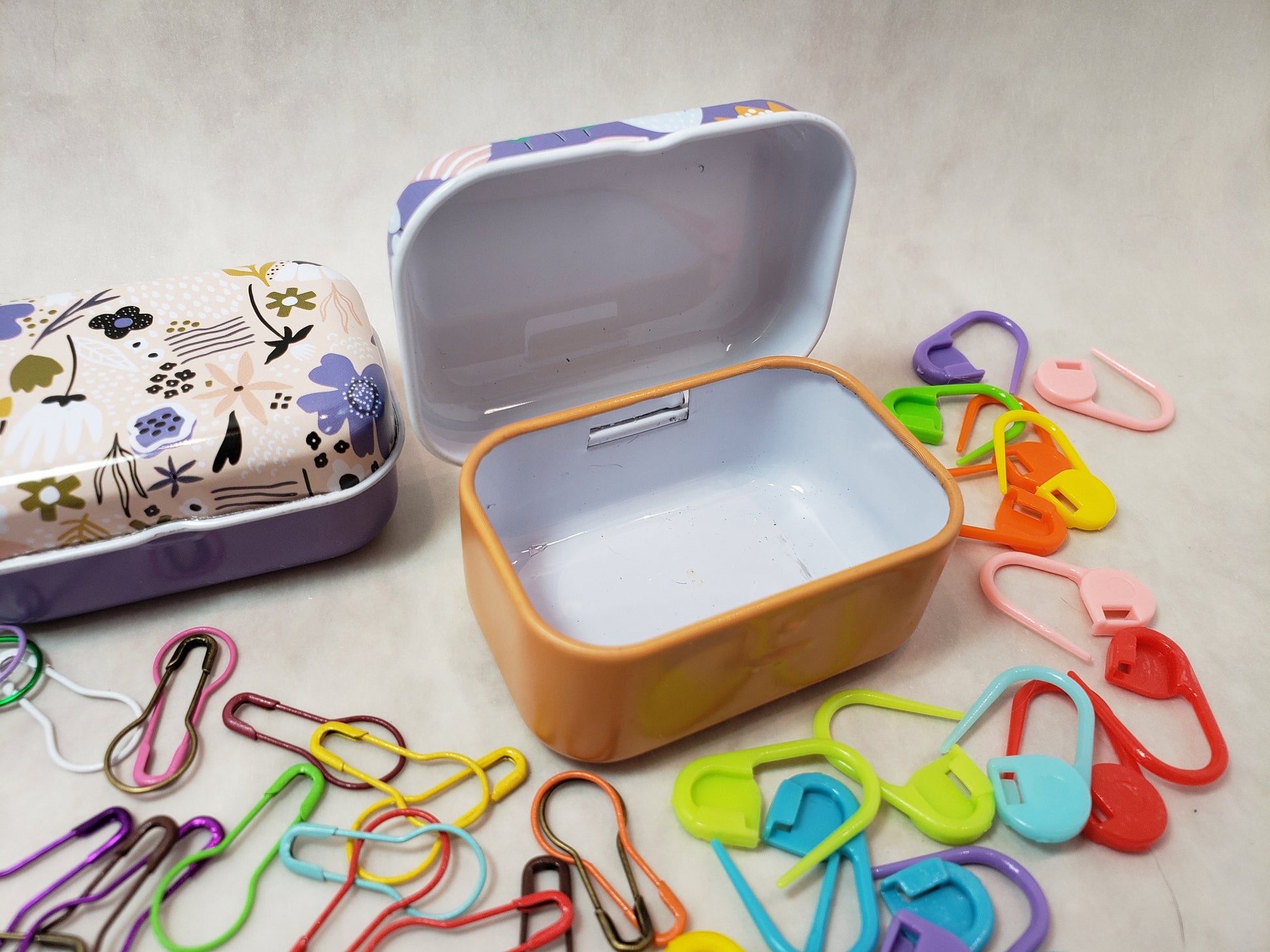 Locking Stitch Markers for Knitting and Crochet, Plastic or metal Bulb Safety Pins, with Small Hinged Notions tin