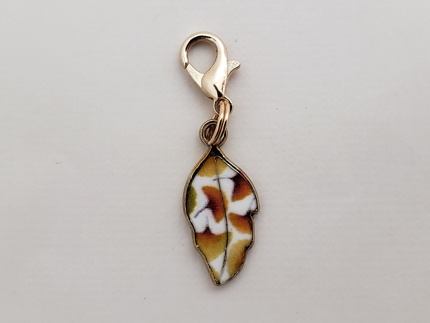 Leaf Stitch Markers for Knitting 4pc mixed set Gold color | Crochet stitch marker, progress keeper, project bag charms, crochet accessories