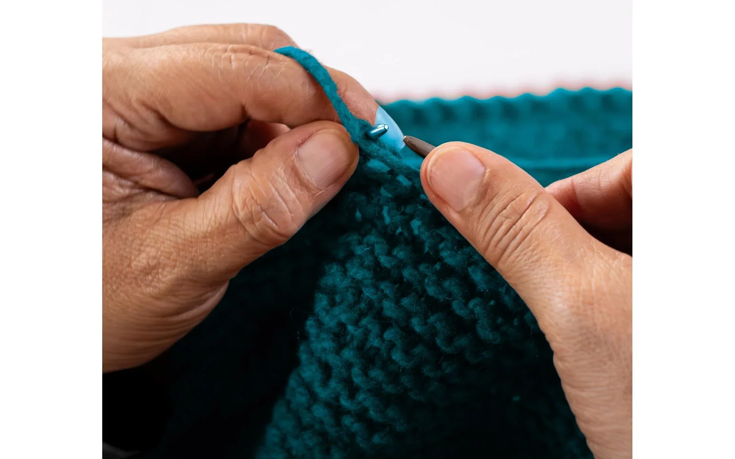 Knit Kit - Learn To Knit Softcover Book - includes Knitting Needles in box