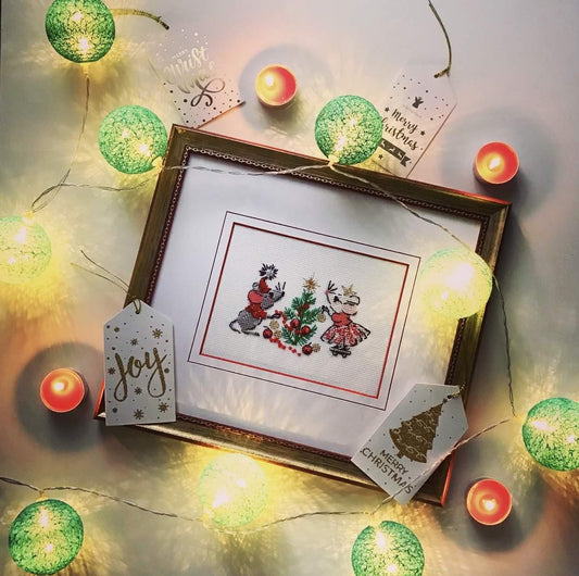 Riolis Waiting For A Holiday Cross Stitch Kit - 6.25"x5" 14-Count Christmas Mice