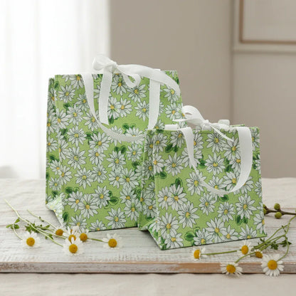 Spring Green Daisy Gift Bag – Lifestyle