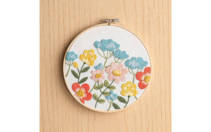 Leisure Arts Kit Mini Maker Embroidery 6" Garden Fresh