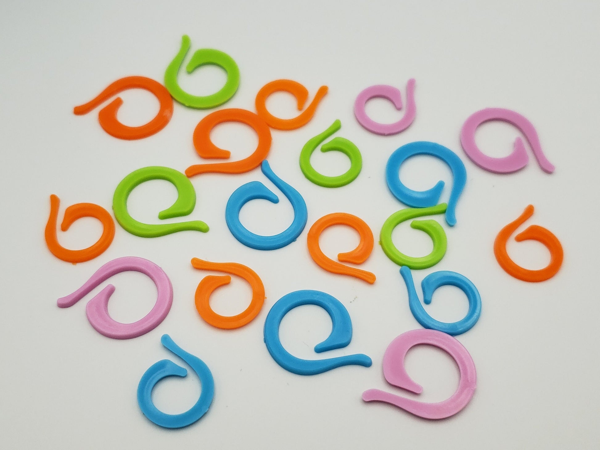 Plastic Stitch Markers for Knitting and Crochet, 10 or 20pc, open coil rings | Crochet stitch marker, progress keeper, knitting accessory